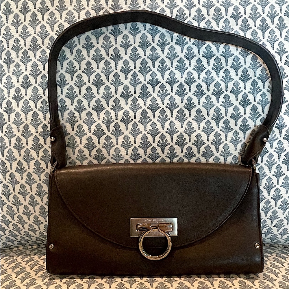 Authentic Salvatore Ferragamo Gancini AU-21 4406